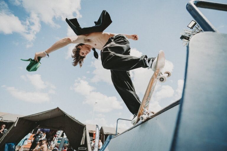Mundial de skate São Paulo com atletas competindo no Parque Cândido Portinari
