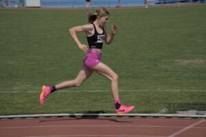 Ana Azevedo e Erik Felipe batendo recordes sul-americanos nos 60m