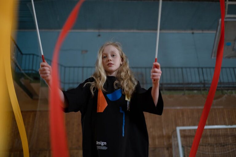 Medalhistas da ginástica rítmica comemorando vitória do Flamengo no Maracanã