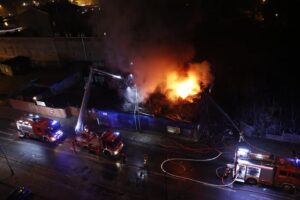 Mulher morre atropelada por caminhão