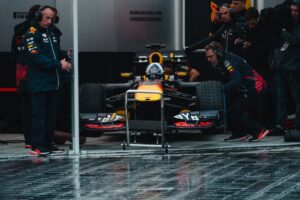 Alonso abandona GP da China por vibrações no carro