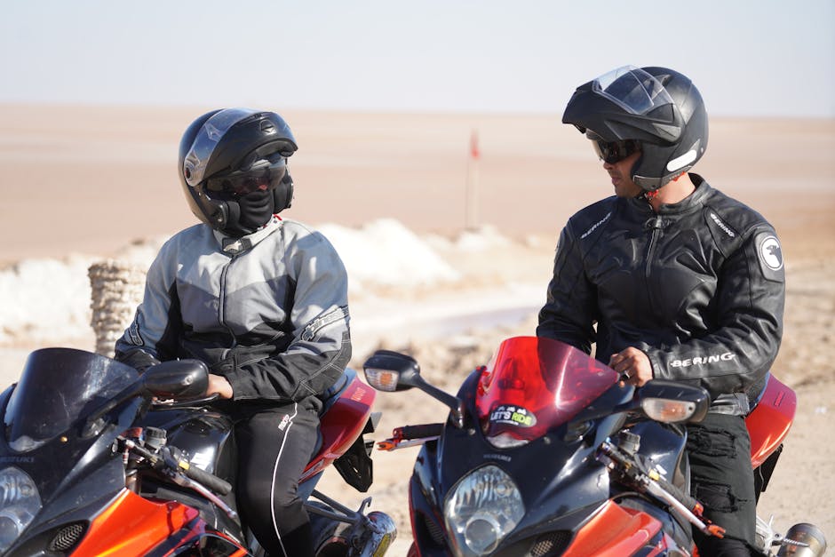 Juliette volta a andar de moto após queda