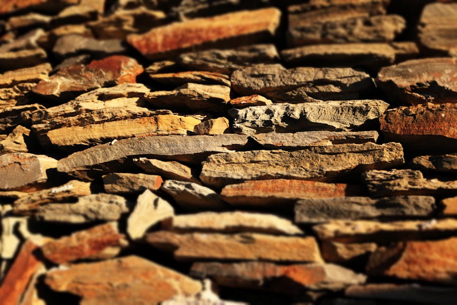 Muralha de pedras vulcânicas em Goiás