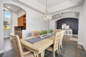 Projetos de arquitetura com tons neutros e texturas