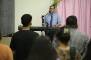 Lewis Capaldi enfrentando a Síndrome de Tourette