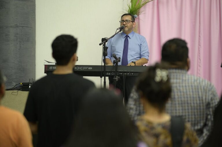 Lewis Capaldi enfrentando a Síndrome de Tourette