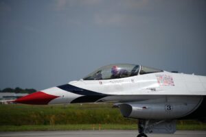 Ejeção de caça e seus efeitos no corpo humano