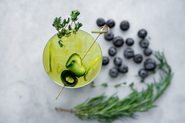 Drinque sem álcool de mel, limão e fermentado de taioba