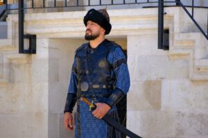 Çirkin dizisi com Nur Sürer