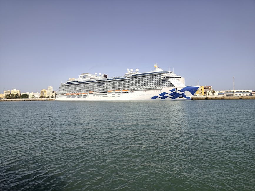 Navio de cruzeiro em Belém atraca no Terminal Hidroviário