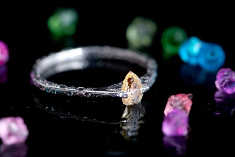 Alta joalheria: instrumento musical em ouro e diamantes