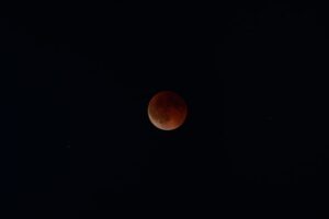 Eclipse lunar total com Lua de sangue