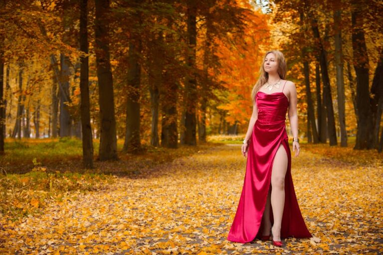 Giovanna Ewbank look dourado em evento de cinema