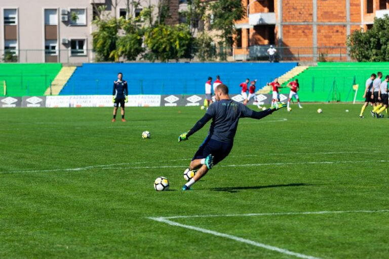 Treino do Corinthians com Allan usando proteção no ombro