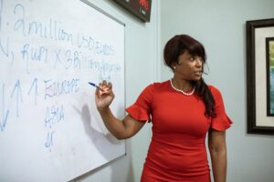 Dia da Mulher com feira de empreendedoras