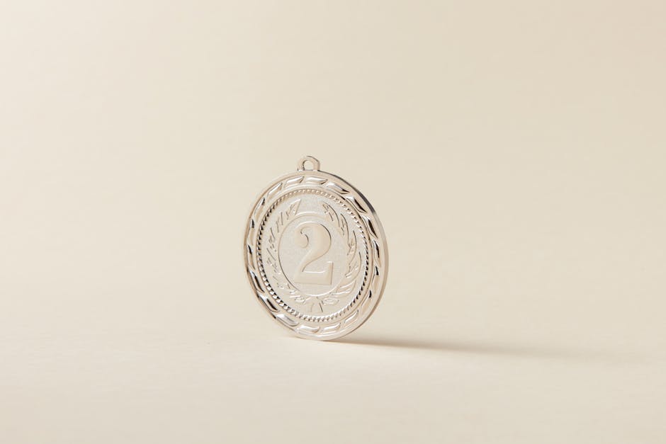 Thiago Gonçalves ex de Jojo Todynho caminhando pela orla