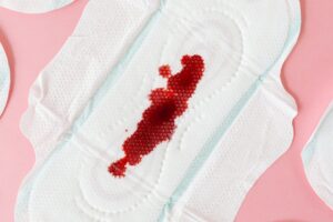 Emelly Souza menstruação