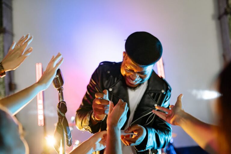 Gabi Martins surpresa para Matheus Fidelis