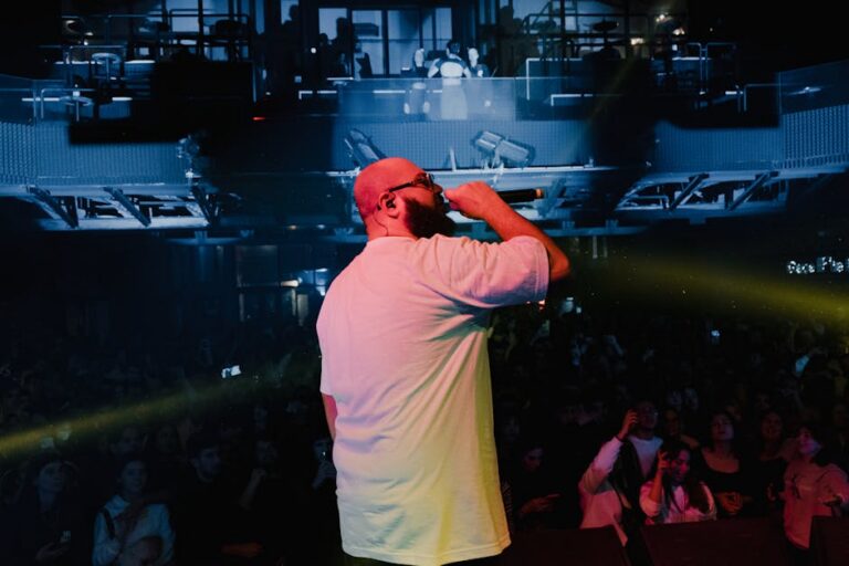 DJ Maz se apresenta antes de Shakira na Praia de Copacabana