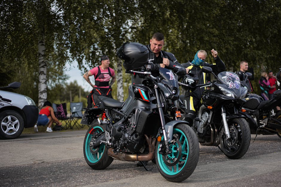 discussão entre motociclistas
