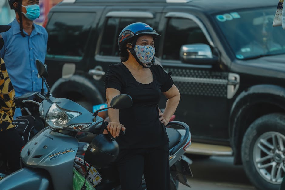 mulher colisão moto carro