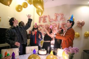 Michel Teló e Thais Fersoza em celebração de aniversário