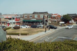 Unplanned Trip teaser com Park Seo Joon, Jung Yu Mi e Choi Woo Shik