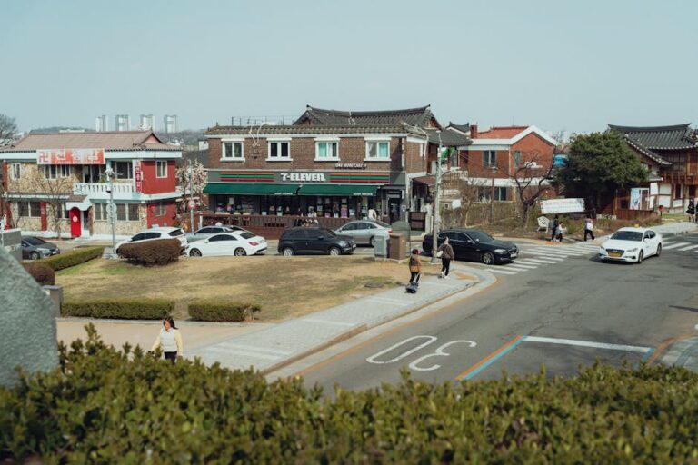 Unplanned Trip teaser com Park Seo Joon, Jung Yu Mi e Choi Woo Shik