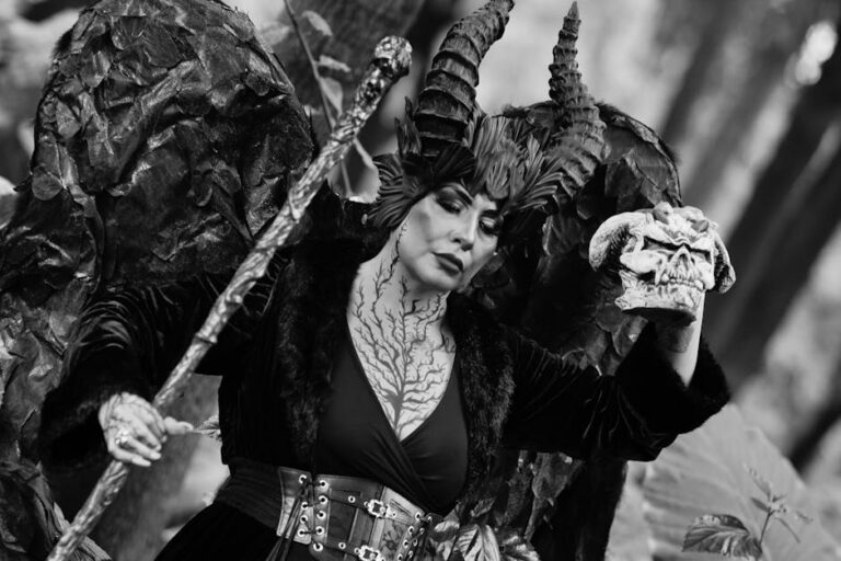 Mike Mignola personagem em nova graphic novel