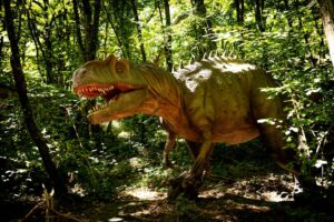 Glen Powell em Jurassic World: Camp Cretaceous