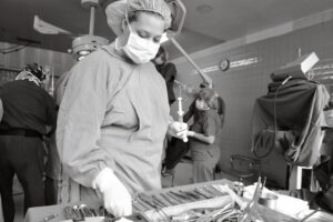 Técnica de enfermagem suspeita de agredir gêmeos