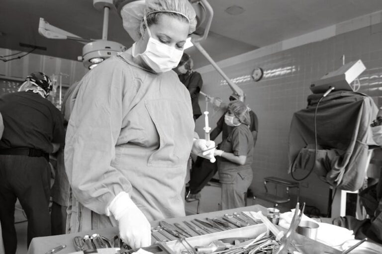 Técnica de enfermagem suspeita de agredir gêmeos