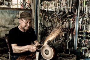 Artesãos cutelaria em evento no DF