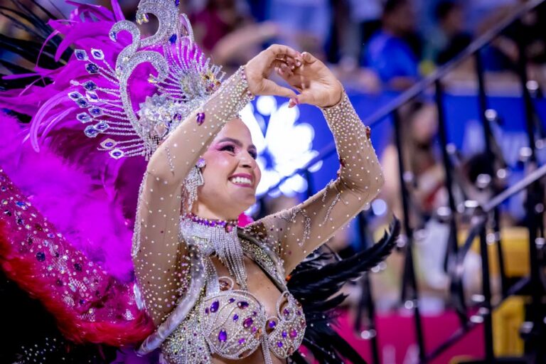 Thais Carla celebra vitória contra Nikolas Ferreira