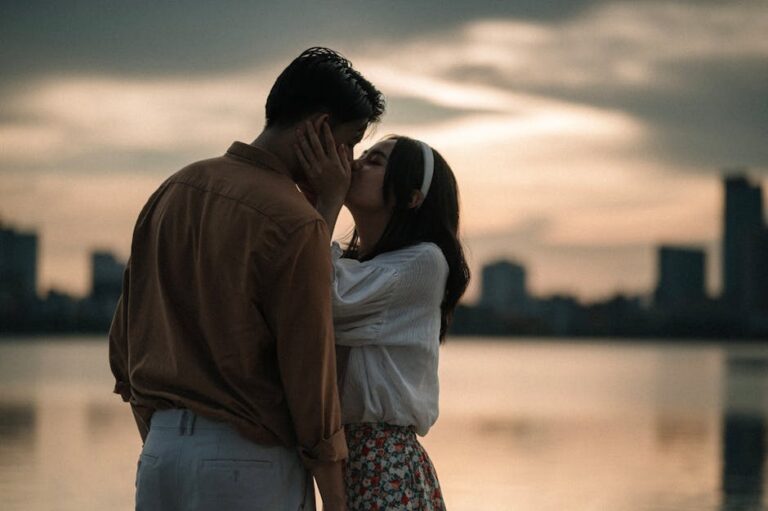 IU e Byeon Woo Seok beijo