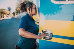 Mulher atacada pitbull