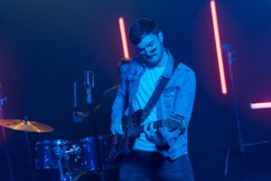 Lindsey Buckingham ataque