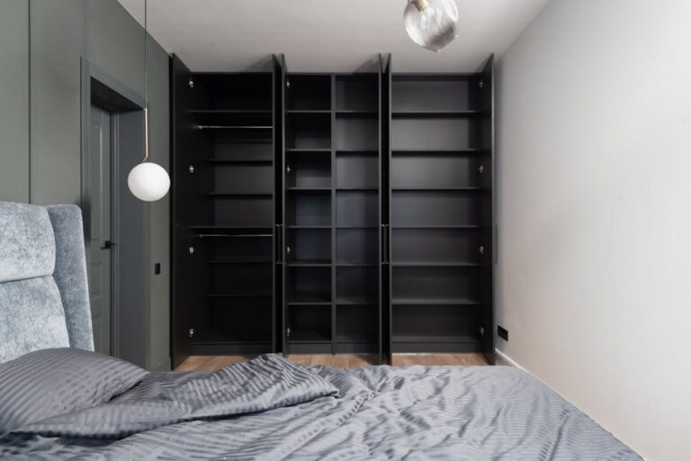 Ideias de armário no quarto para organização e aconchego