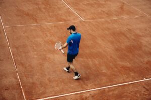 Luisa Stefani em ação no torneio de Roland Garros