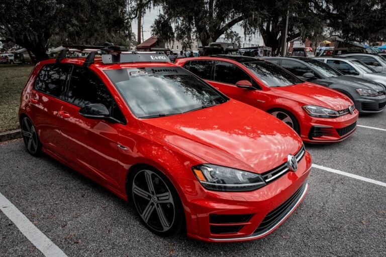 Volkswagen Golf GTI em destaque