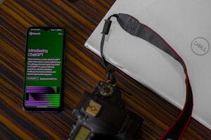 OpenAI processada ChatGPT após acusação de orientar ataque em universidade.