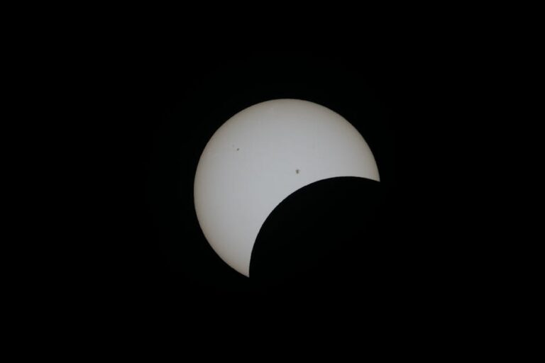 Eclipses todo mês: a inclinação da Lua e sua influência