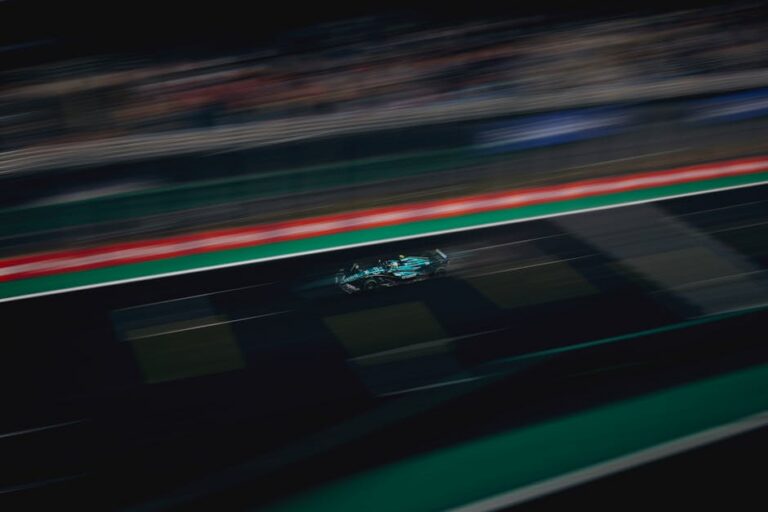 GP de Miami com Verstappen e Antonelli em destaque.
