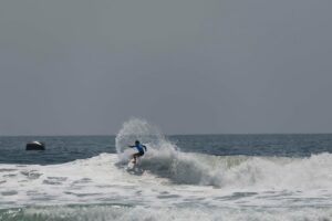Gabriel Medina e Filipe Toledo em Raglan durante o Circuito Mundial de Surfe.