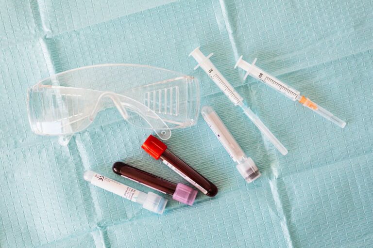 Escassez de testes Ebola no Congo afeta combate ao surto.