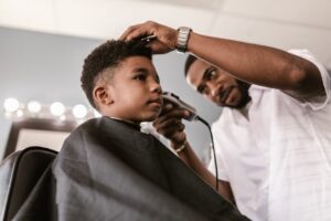 Barbeiro especializado crianças neurodivergentes
