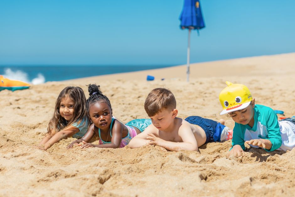 marca de moda praia infantil com proteção UV e foco em sustentabilidade