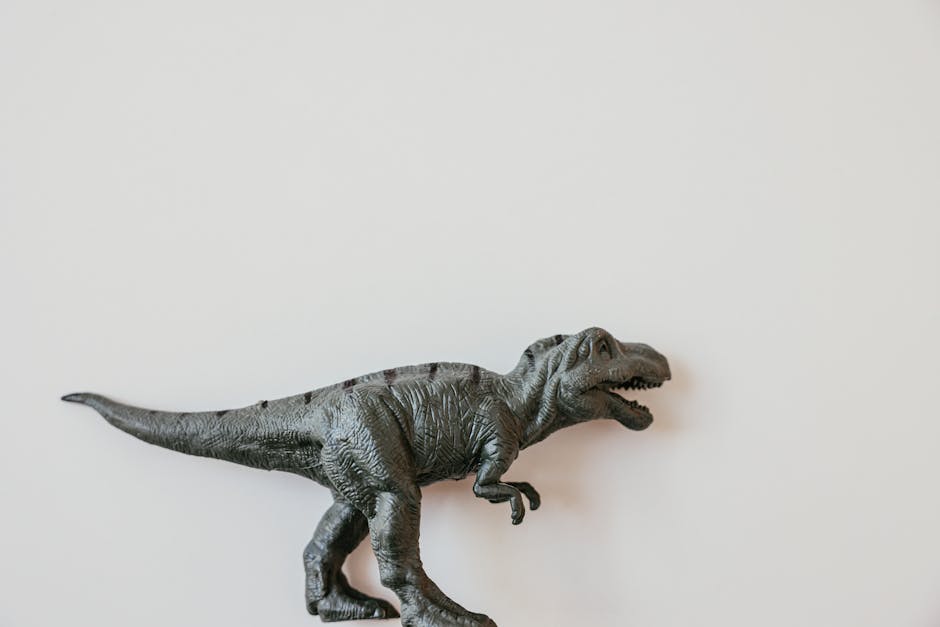 T. rex com braços pequenos e crânio robusto