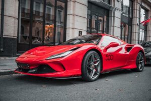 carro elétrico Ferrari Luce em destaque