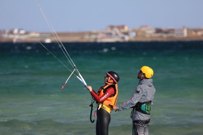 Kitesurf resgate Salinas: praticantes salvos em alto mar